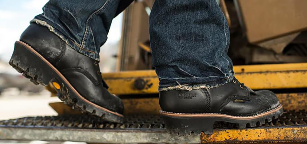 保护电力工作者安全的必备装备——绝缘鞋