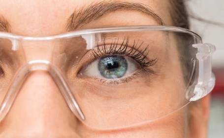 工作防护眼镜：守护你的“视觉宝石”